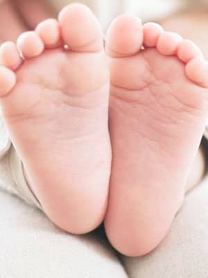pg-baby-skin-conditions-bare-baby-feet-full
